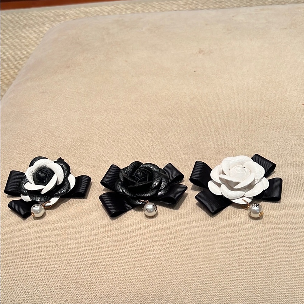 Black and White Rose Accessories Set